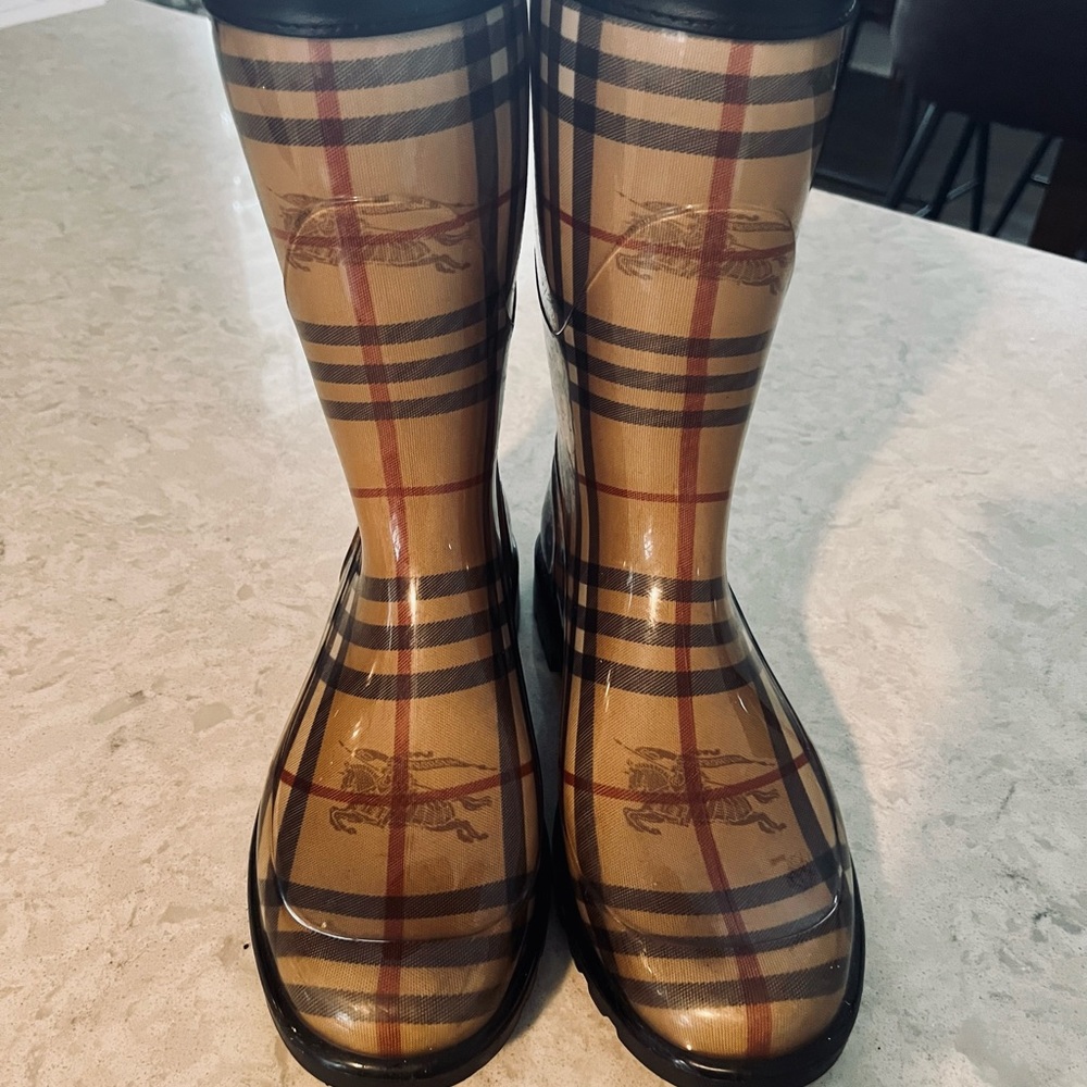 Burberry Rainboots - Picture 2 of 4